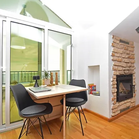 Old Dalmatian House With Jacuzzi Martine *