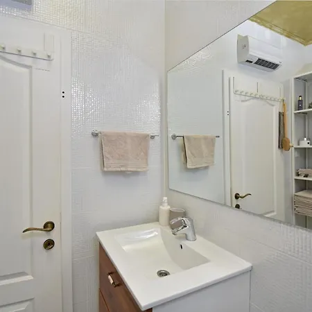 Old Dalmatian House With Jacuzzi Martine Сasa de vacaciones Tučepi