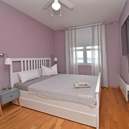 Old Dalmatian House With Jacuzzi Martine