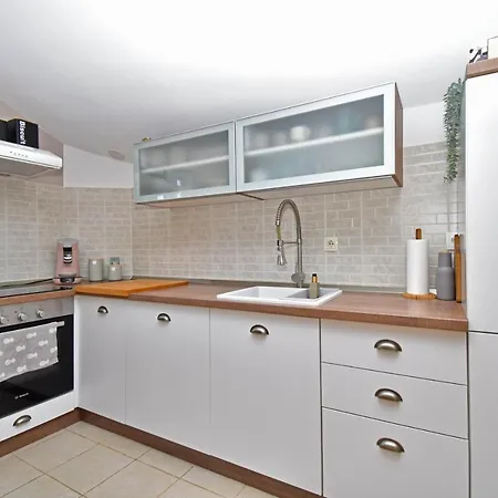 Сasa de vacaciones Old Dalmatian House With Jacuzzi Martine