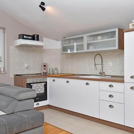 Old Dalmatian House With Jacuzzi Martine Tučepi