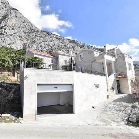 Old Dalmatian House With Jacuzzi Martine Сasa de vacaciones Tučepi