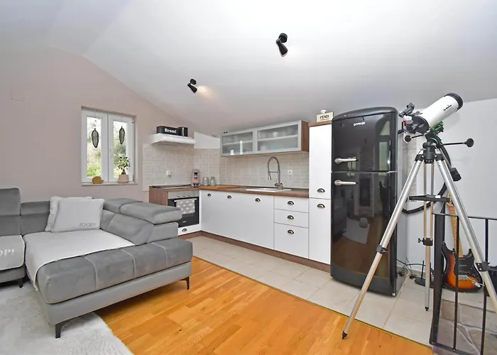 Old Dalmatian House With Jacuzzi Martine Tučepi